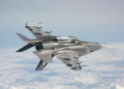 f35和j20哪个厉害(真相有图-F35比J20强不是一个档次的，F-35全身上下都可以挂弹)